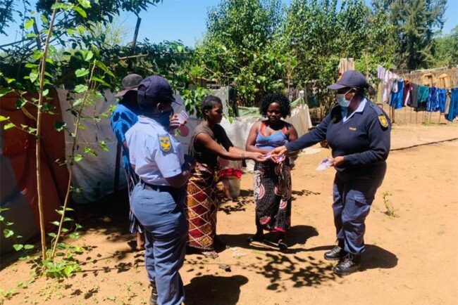 Mhlangeni Community had themselves a support from Roodepoort Police on this Mandela Day.